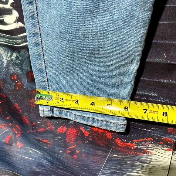 Levi’s Mom Jeans Women's 31 Blue Denim Light Wash Tapered High Waisted Casual - Picture 4 of 6